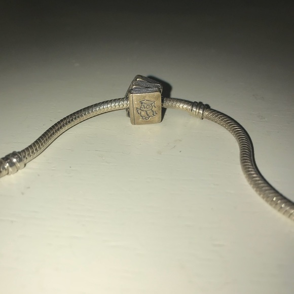 Book Pandora Charm - Picture 3 of 4